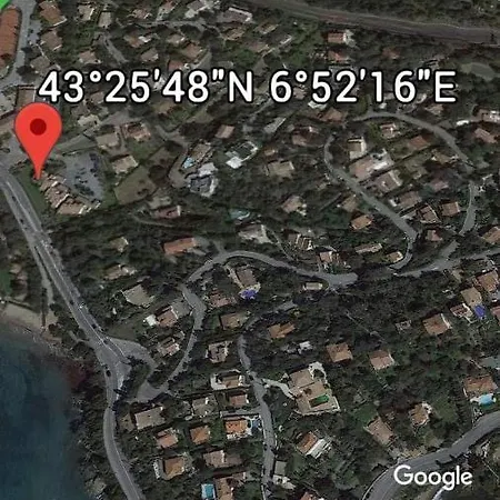 Apartment Agay Le Pti Bonheur 60m2 Rez De Jardin, En Bord De